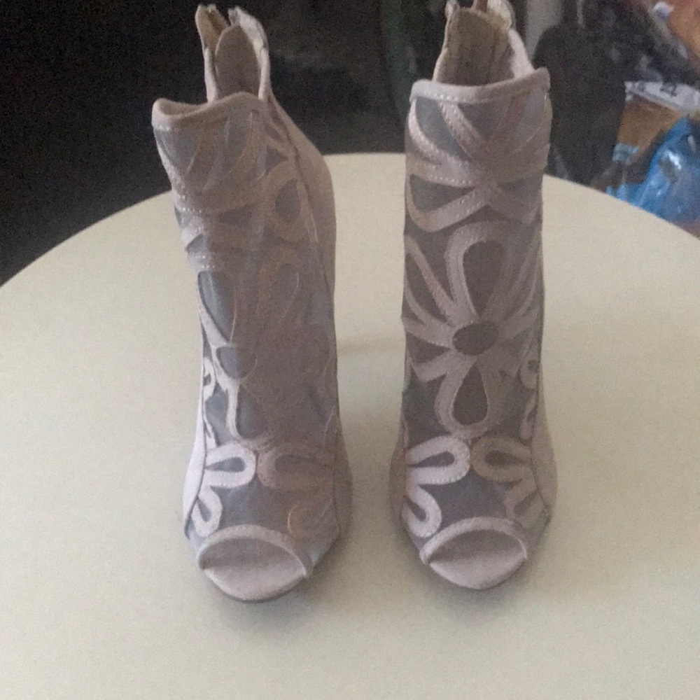 Chinese laundry mesh booties